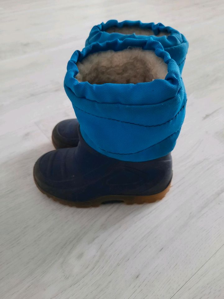 Winterstiefel gr. 25/26 in blau gefüttert mit Fell Blinklicht in Weißenfels