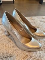 Tamaris Pumps Gr. 40 / Tanzschuhe Gold Nordrhein-Westfalen - Datteln Vorschau