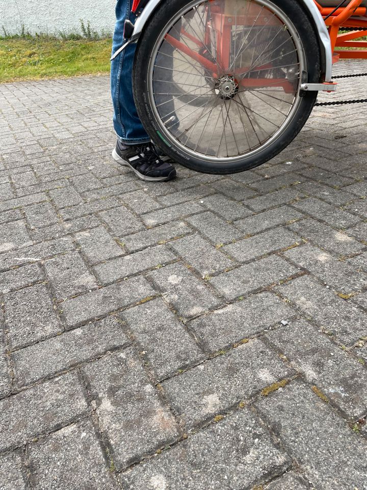 Parallel Tandem mit Pedalen Sitzfahrrad Radfahren mit Handicap in Sigmaringen