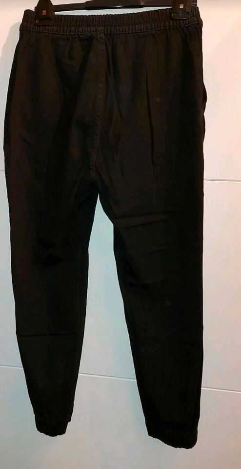 Bershka Jeans Jogger  schwarz Gr 42 in Kiel