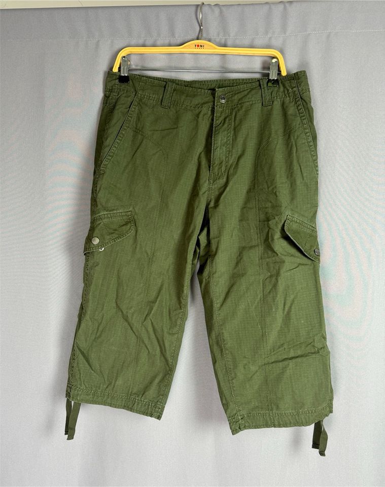 Calvin Klein Herren Shorts grün Gr 32 Cargo Shorts Stoffshorts in Ganderkesee