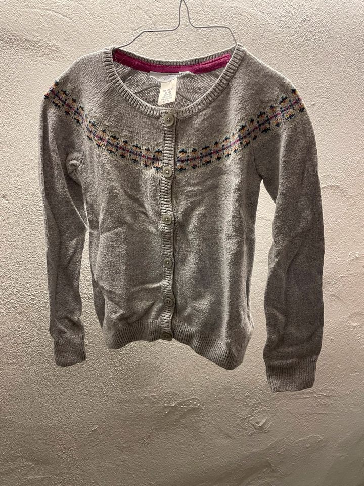 Strickjacke von H&M Größe 122/128 in Werl