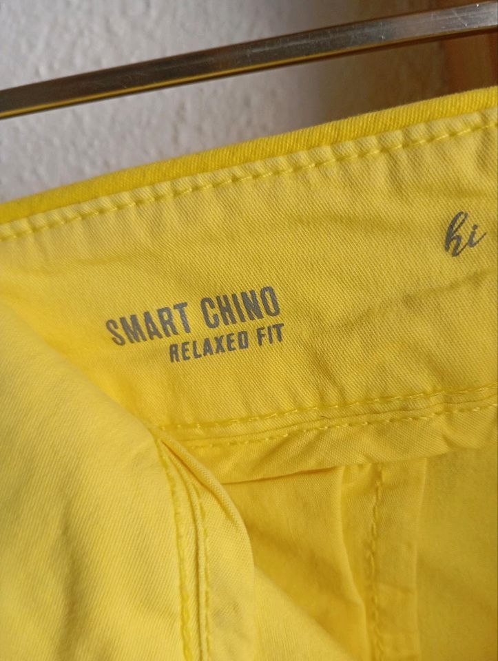 Smart Chino Hose gelb S. Oliver 40/32 in Augsburg