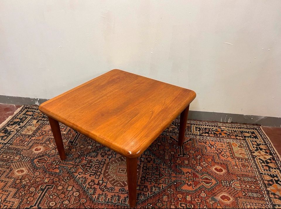 Teak Tisch Couch | vintage | mid Century | dänisch | Wohnzimmer in Hamburg