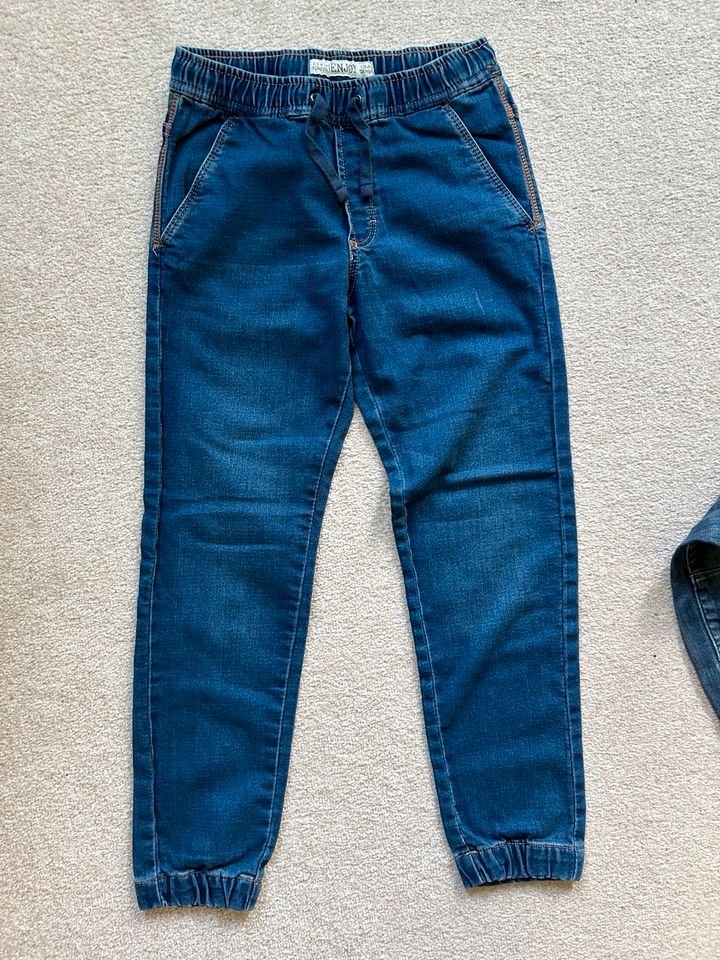 Paket 2 Jeans Gr 146 in Kleinmachnow