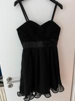 Cocktailkleid Silvester schickes Kleid Plissee schwarz Jake Gr.42 Hessen - Reichelsheim (Wetterau) Vorschau