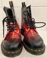 Dr.Martens 1460 Tartan Stiefel Boots Gr.40 schwarz kariert NEU Hessen - Fulda Vorschau