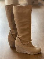 Damenstiefel Stiefel Keilabsatz Gr. 40 Wildleder beige Hessen - Hochheim am Main Vorschau