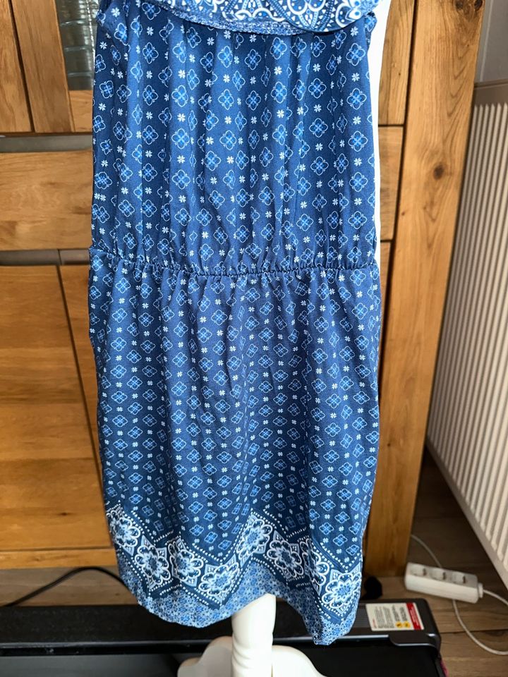 H&M luftiges Sommerkleid weiß blau 134-140 in Kranzberg
