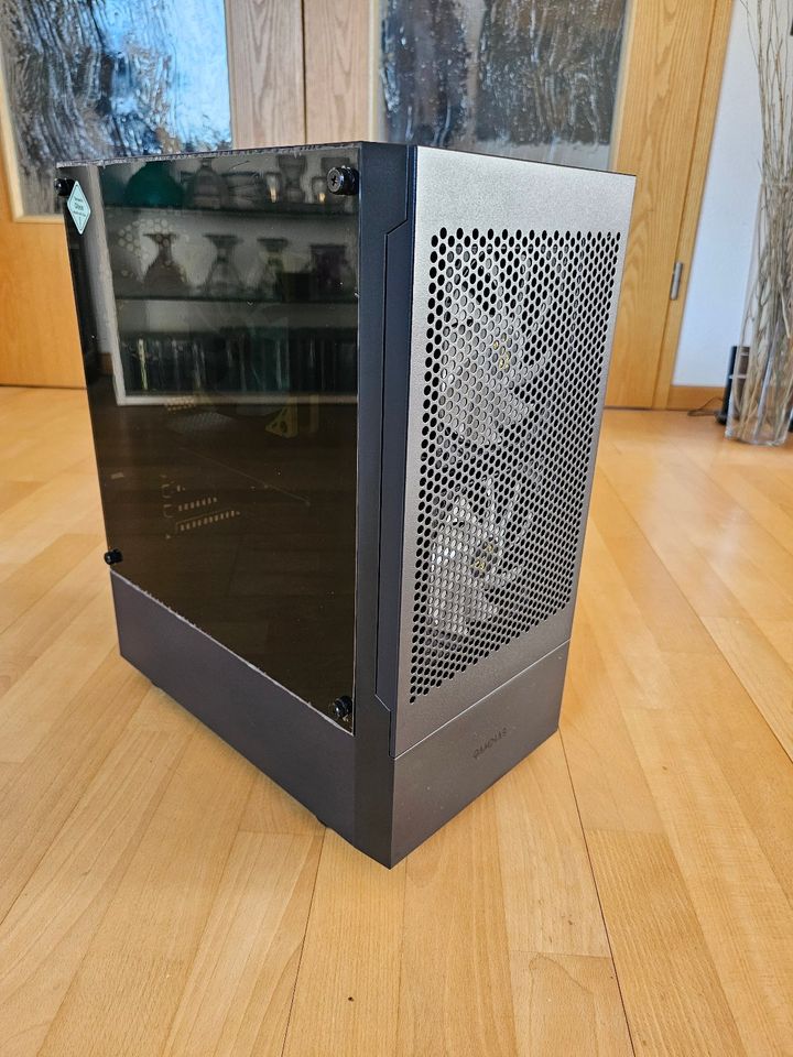 ASUS RGB Gaming PC mit neuteilen im guten Zustand in Hamburg