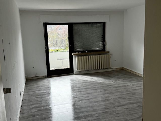 Anfragestopp 3-Zimmer Wohnung mit Balkon in Mitte zu Mai frei - wird derzeit renoviert! in Bielefeld