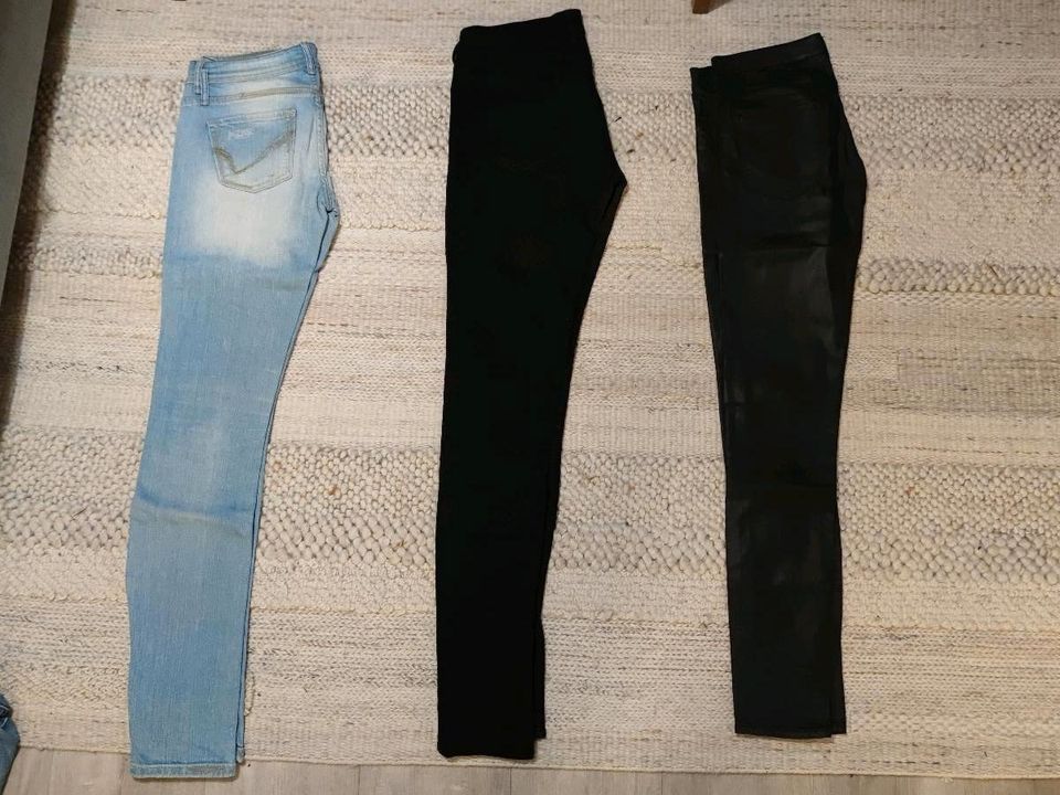 diverse hosen jeans blau schwarz grün highwaist lowwaist slimfit in Dortmund