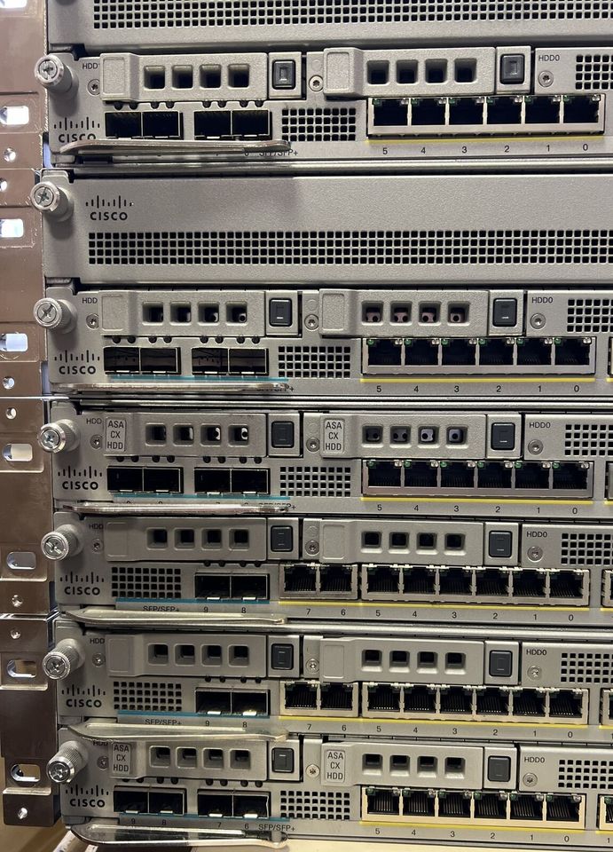 Cisco Firewall ASA5585-X SSP-40 , ASA5585-X SSP-10 alles zusammen in Bucha