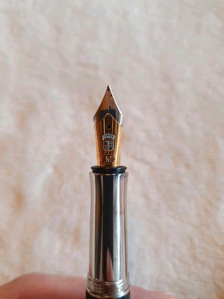 Ein Füllfederhalter Graf von Faber Castell in Dormagen