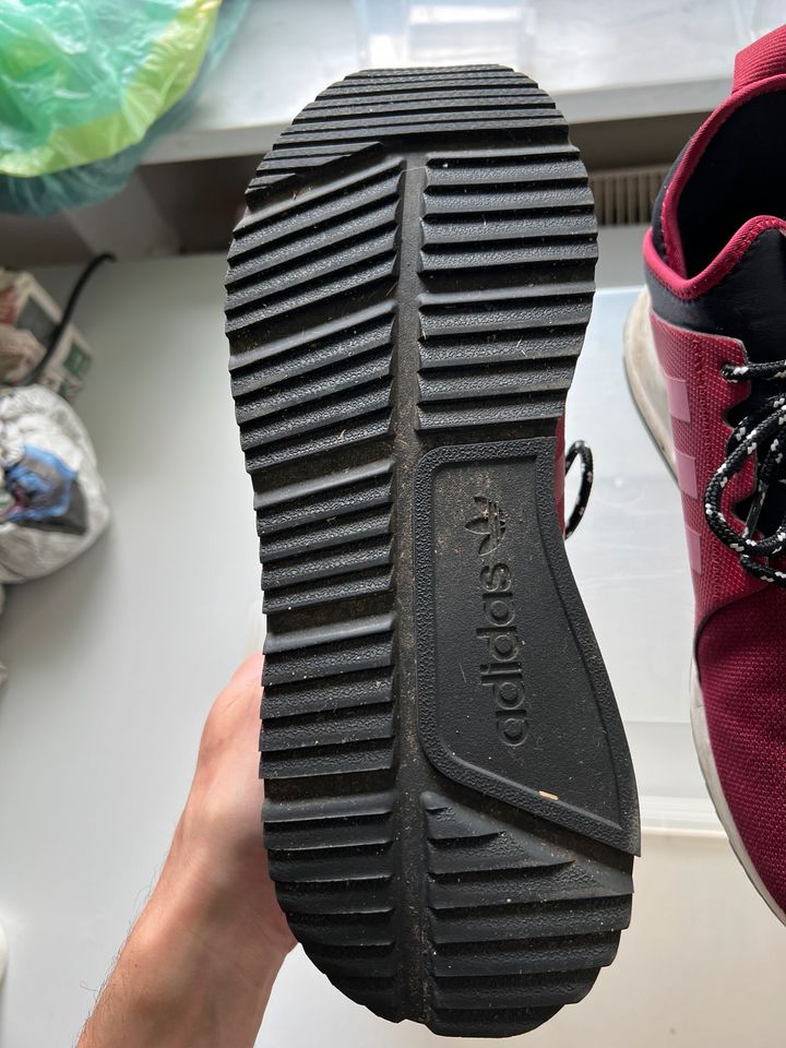 Weinrote Adidas Schuhe / Sneaker Größe 10 / 44 in Bad Homburg