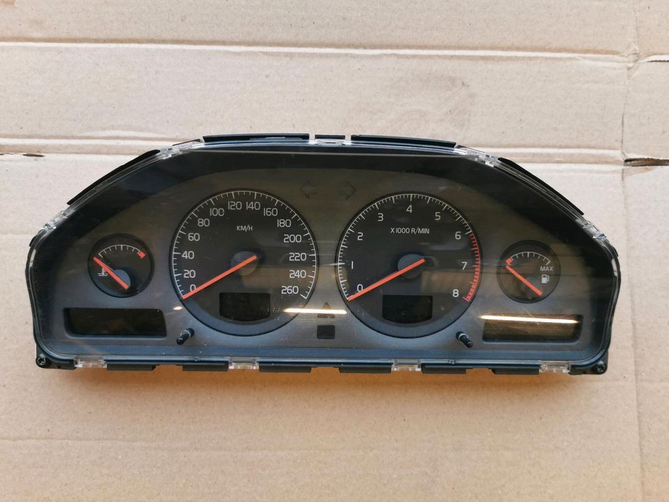 Volvo V70II S60 Kombiinstrument Tacho 9499668 in Sittensen