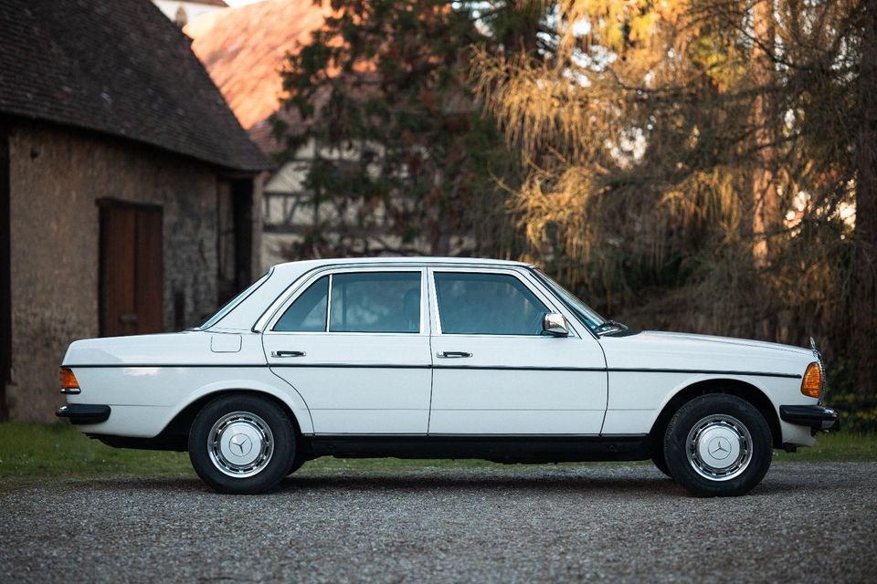 Mercedes-Benz 280E *5-Gang-Schalter*komplett Restauriert*SD* in Freiberg am Neckar