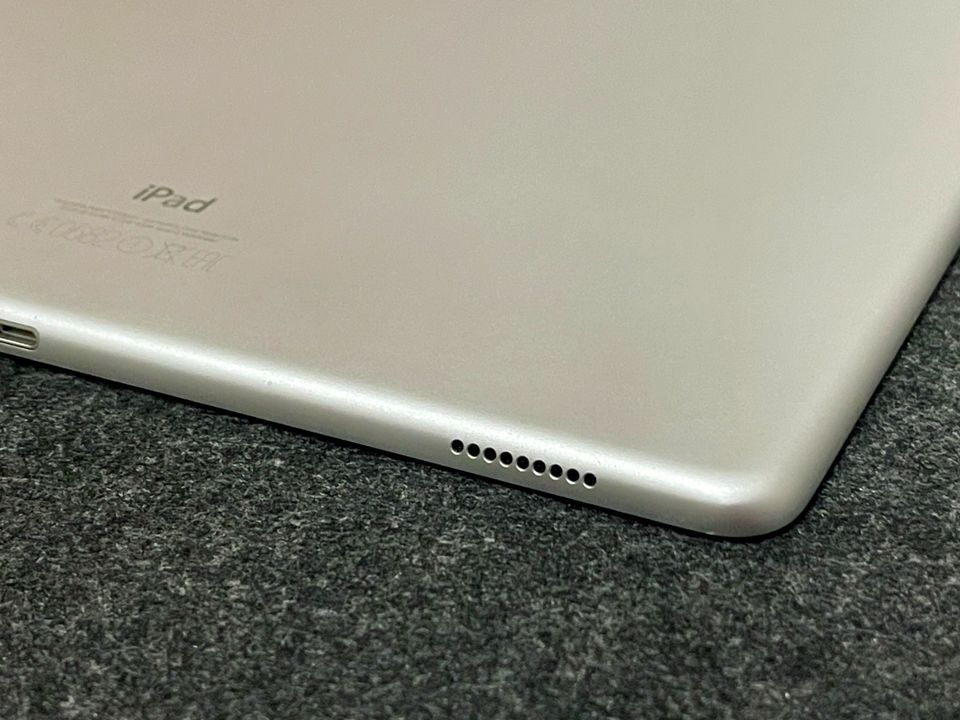 Apple iPad Pro 12.9 WiFi - silber - mit OVP und Netzteil in Hartmannsdorf