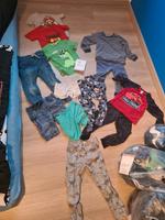 Schlafanzug 116 122 T-Shirt jeans shorts hose Bayern - Döhlau Vorschau