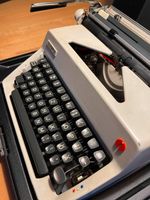 Vintage: Alte Schreibmaschine von Olympia Schleswig-Holstein - Norderstedt Vorschau