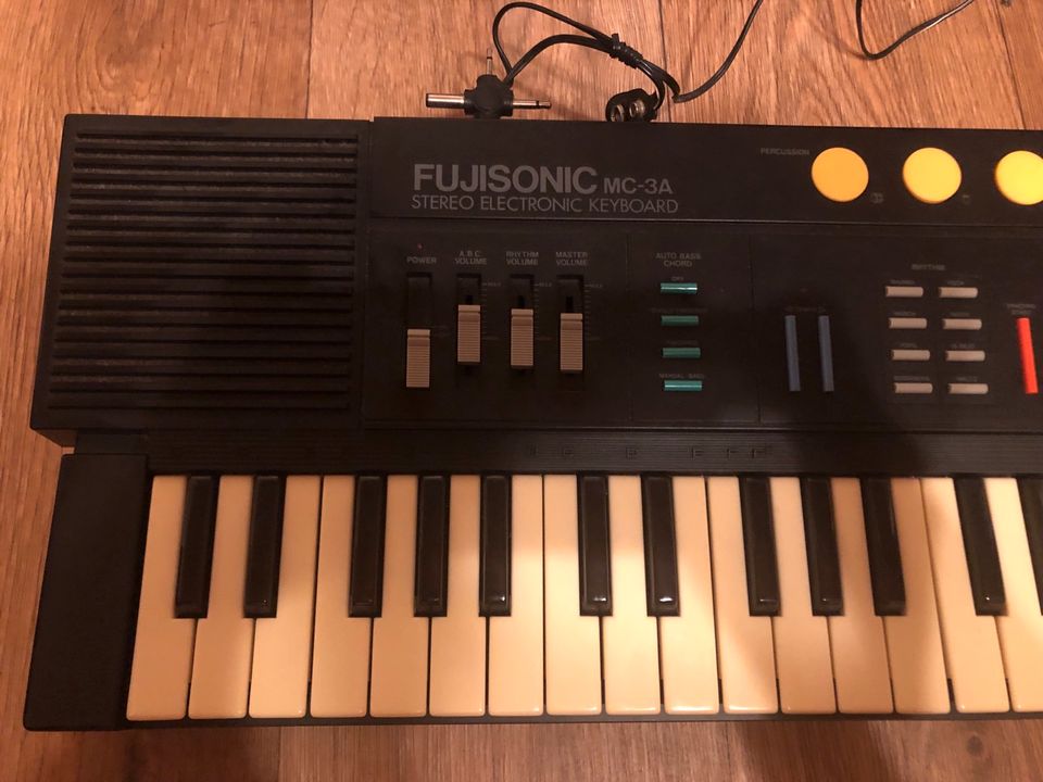 Keyboard Fujisonic Piano elektronisch in Wiesbaden