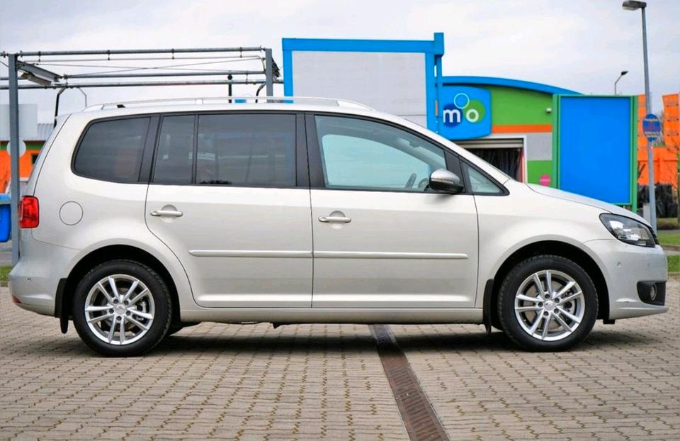 VW Touran 2.0 TDI Highline Plus in Karlsruhe