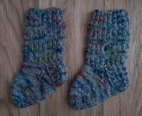 selbstgestrickte Socken/bis 1 Jahr Sachsen - Cunewalde Vorschau