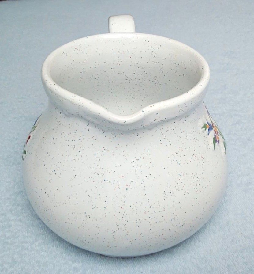Milchkrug / Milchtopf, Keramik, Grundton weiß, ca. 13 cm, Deko in Rüsselsheim