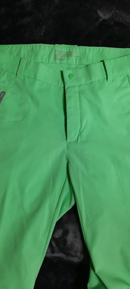 Nike Golfhose 30 x 32 grün in Oberbiberg