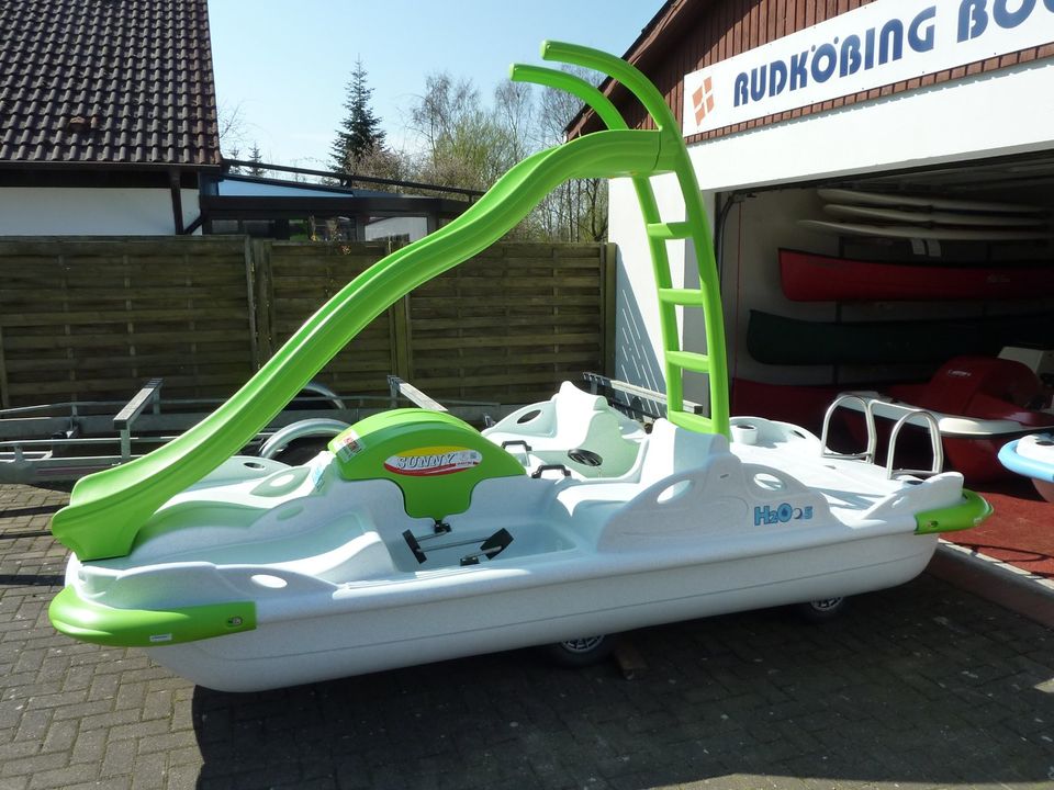 NEU - Tretboot Martini Sunny H2O-Plus PE Rutsche Badeleiter in Eutin
