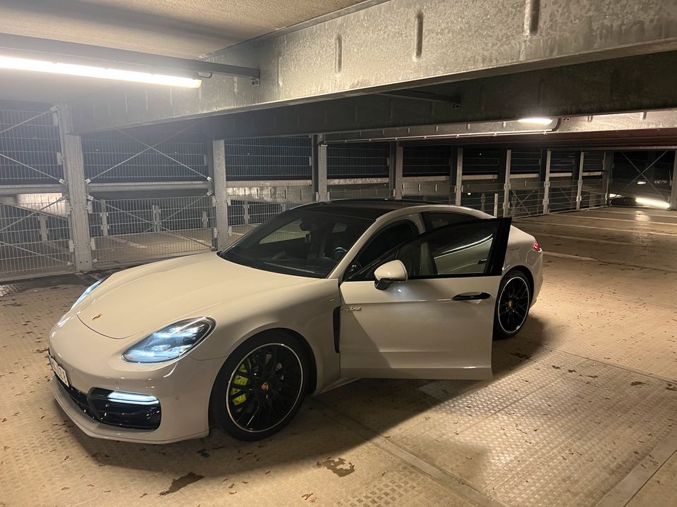 Porsche Panamera 4 mieten, Leihwagen, Hochzeitsauto, Sportabgas in Dortmund