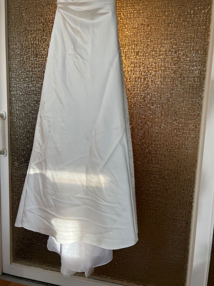 Brautkleid Hochzeitskleid Corsagenkleid UB-Breite 34 mit Schleier in Köln