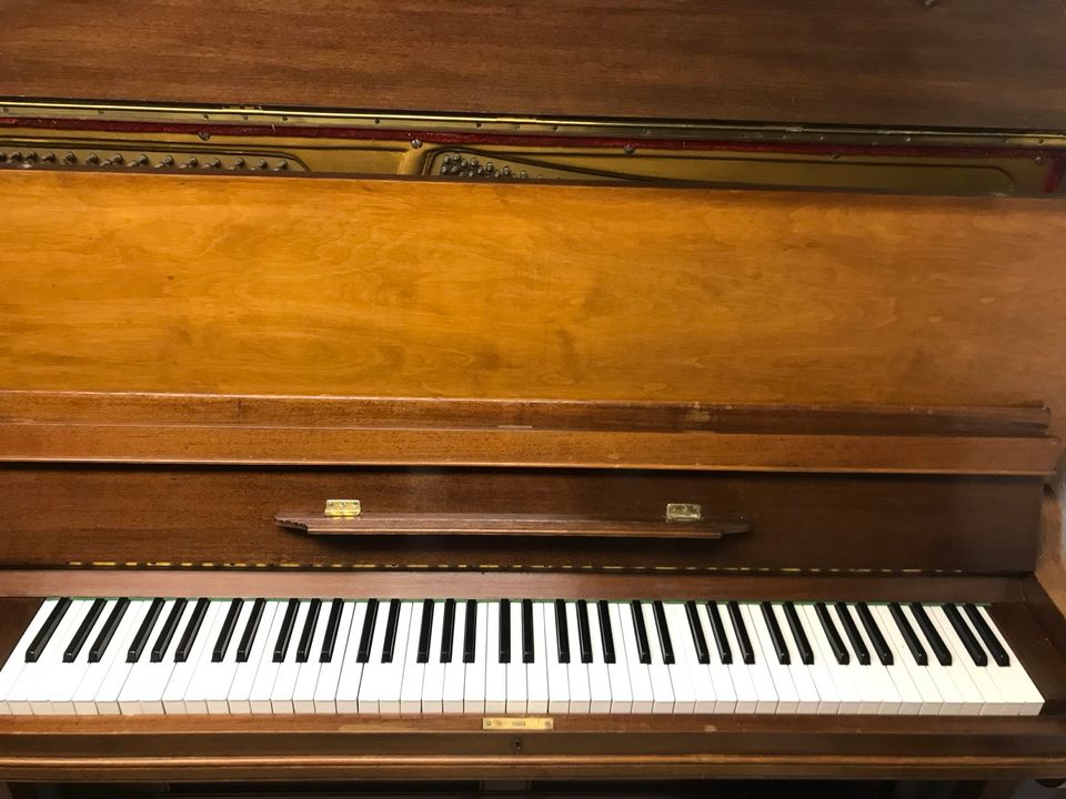 Klavier abzugeben in Heidelberg