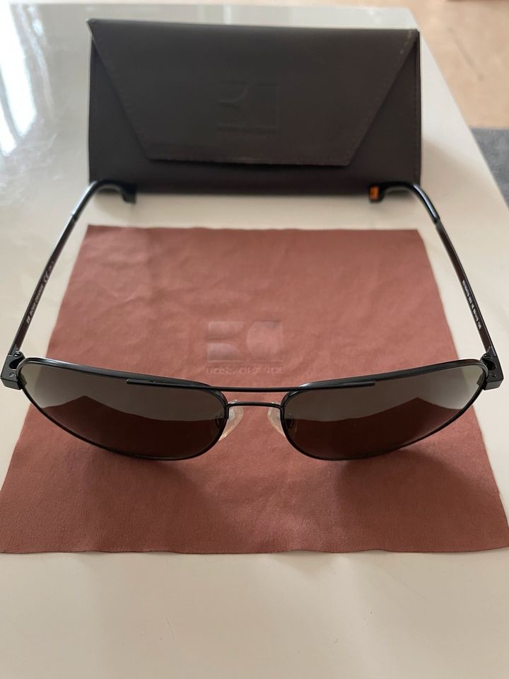 OVP und originale Hugo Boss Orange Sonnenbrille Etui in Kassel