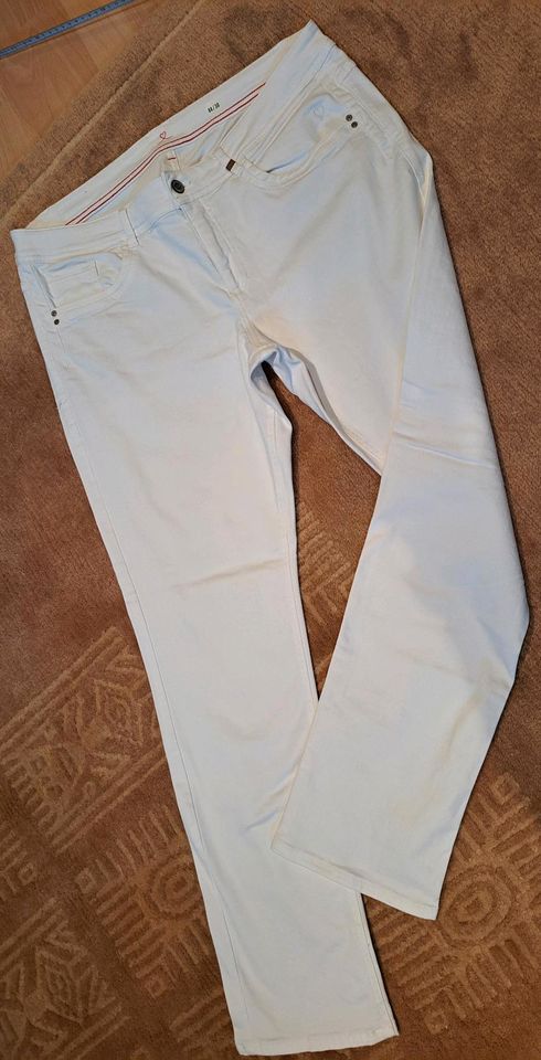 S.Oliver Jeans weiss Gr.44 Länge 30 in Bad Driburg