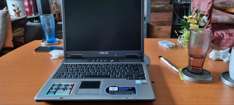 Laptop von ASUS zu verkaufen in Jevenstedt