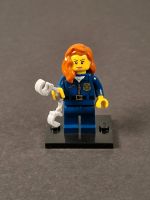 LEGO Figur Minifigur Polizistin mit Handschellen Berlin - Köpenick Vorschau