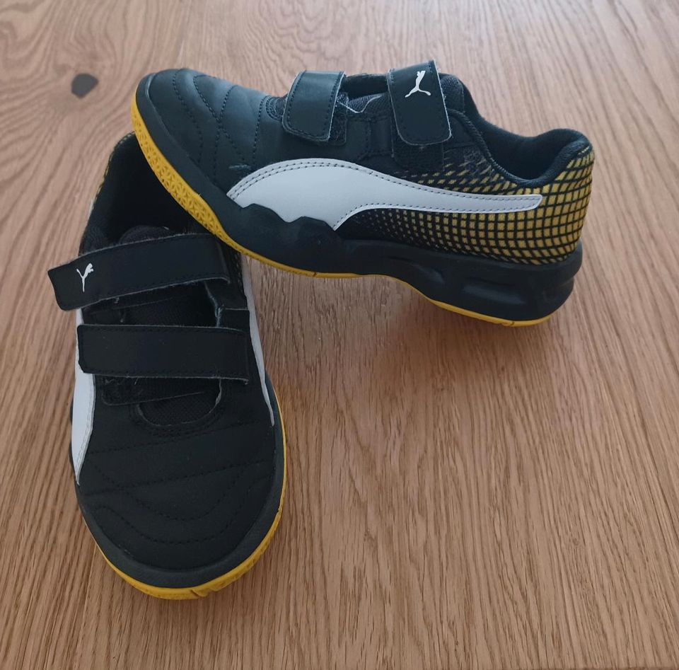 Puma  Turnschuhe (Fussball) Gr 30 Jungen in Frankfurt am Main