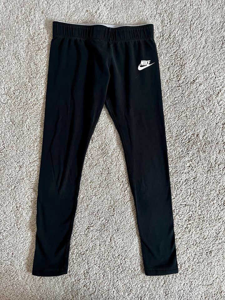 Nike Leggins Sport Sporthose 128 Hose turnen in Grevenbroich