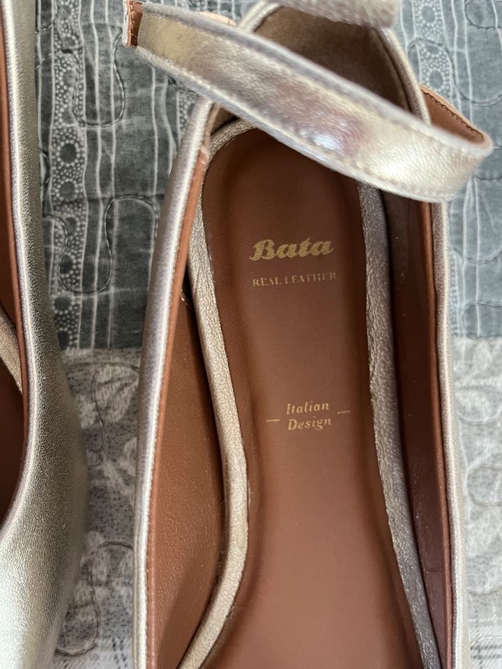 Bata Pumps 39 Gold in Falkensee