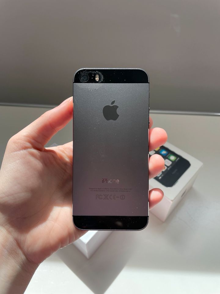 Apple iPhone 5s - 64GB - Spacegrau (Ohne Simlock) in München