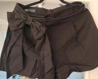 Zara Damen Shorts Schleife schwarz Gr. L Nordrhein-Westfalen - Paderborn Vorschau