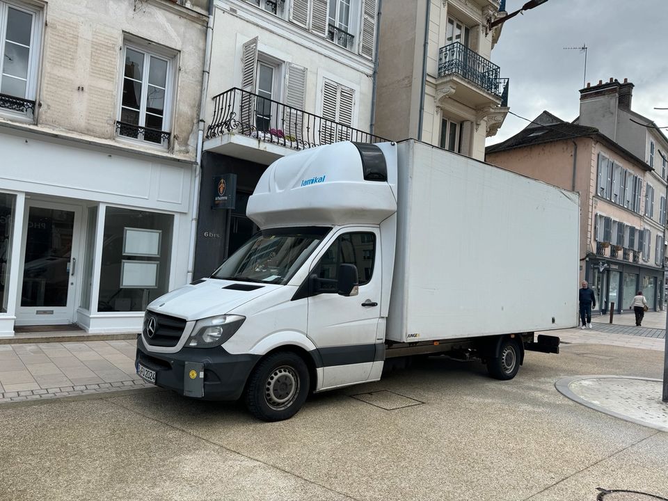 Transporter / LKW mit Fahrer mieten in Berlin