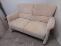 #A Couch Sofa 2 Sitzer beige Creme Stoff Holzfüße Wohnzimmer Sachsen - Burgstädt Vorschau