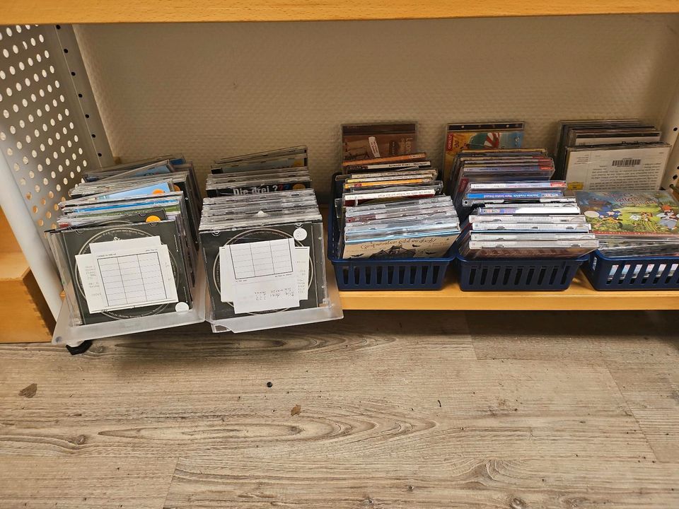 Bücher und CDs für unsere Schulbücherei in Oberhausen