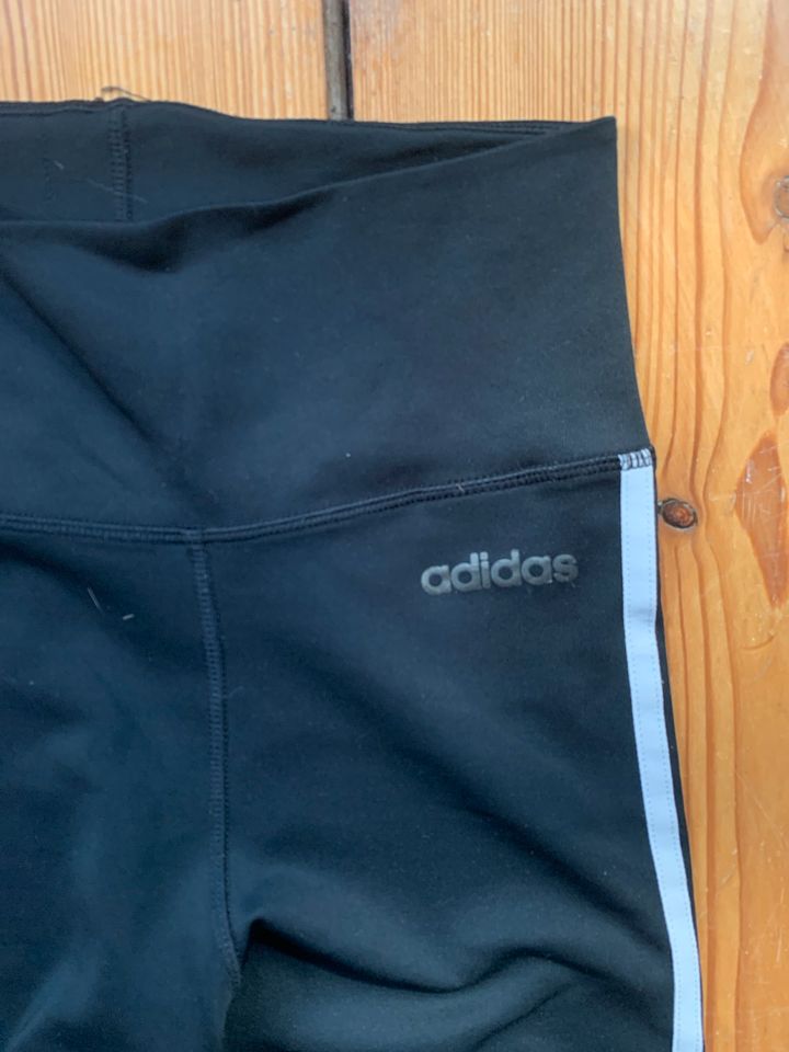 Adidas leggins schwarz in Bargfeld-Stegen