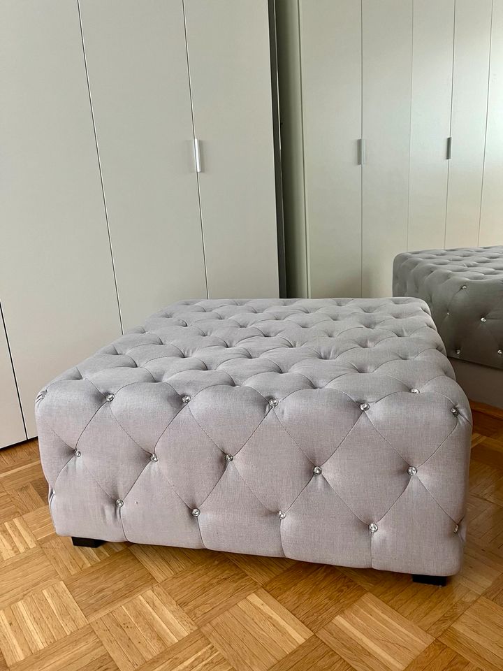 Großer Sitzhocker, Pouf für Ankleidezimmer oder als Couchtisch in Dornburg