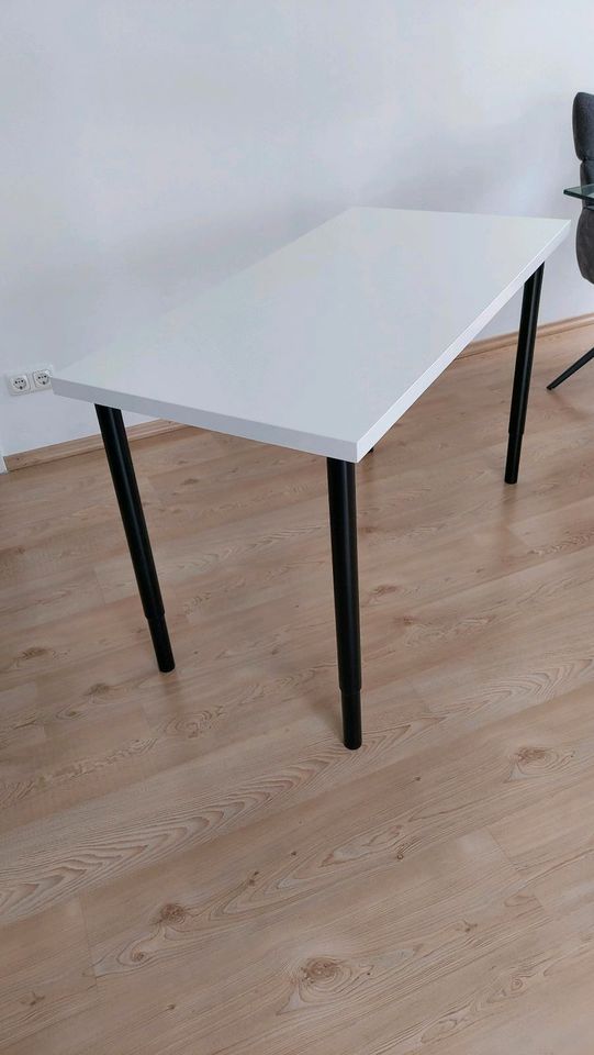 Schreibtisch von IKEA 120 cm x 60cm in weiß in München