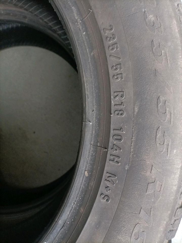 2 Winterreifen Pirelli 235 55 R18 104H DOT0617 Nr.437 in Wuppertal