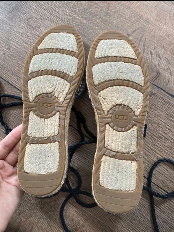 UGG Schuhe Größe 39 in Löf